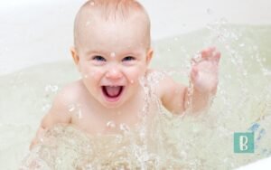 Leia mais sobre o artigo Banho do bebê: produtos e técnicas essenciais para um banho seguro e confortável!